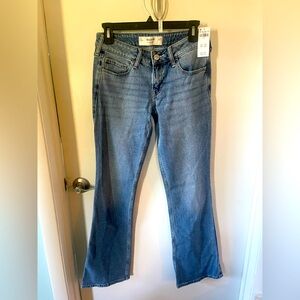 Hollister low rise bootcut jeans size size 2R Brand New with Tags.
